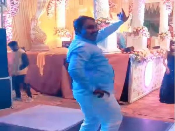 viral dance video desi uncle nai kiya dhanshu dance funny video viral on social media