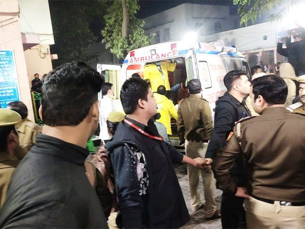 Unnao Rape: 90 फीसदी जली उन्नाव रेप पीड़िता की हालत बेहद नाजुक, कराया जाएगा दिल्ली के लिए एयरलिफ्ट