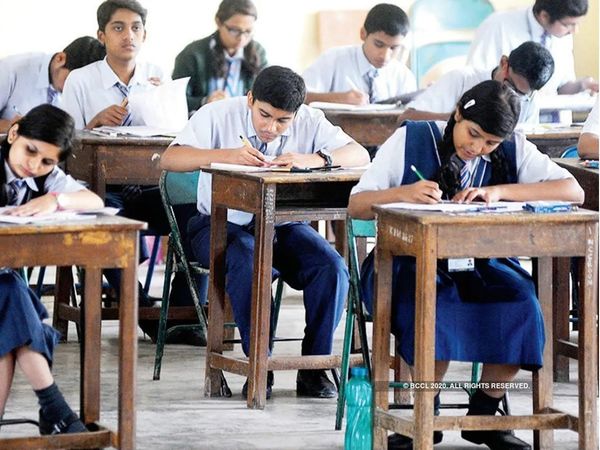 UP Board Exams 2022 Date Sheet: मार्च में होंगी बोर्ड परीक्षाएं, 10वीं व 12वीं के लिए प्री-बोर्ड अनिवार्य, जानें कब आएगी डेटशीट