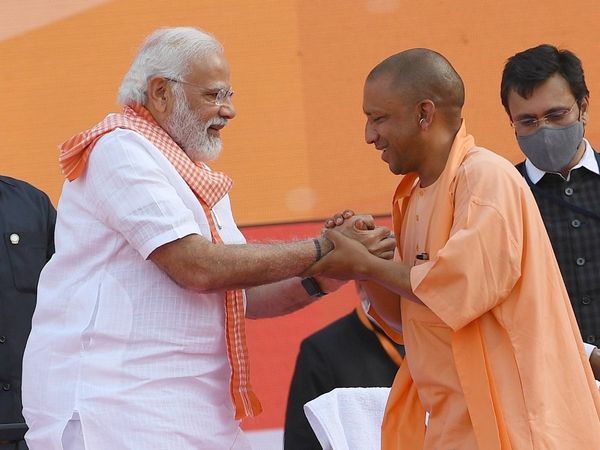 CM योगी के शपथ-ग्रहण समारोह में PM मोदी भी शामिल हुए