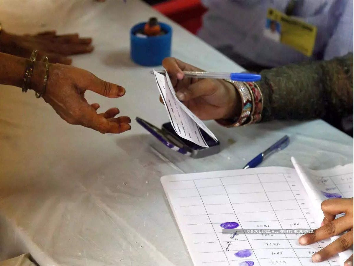 UP Election: PM मोदी के संसदीय क्षेत्र सहित 54 सीटों पर आज आखिरी चरण का मतदान, 613 प्रत्याशियों की किस्मत का होगा फैसला