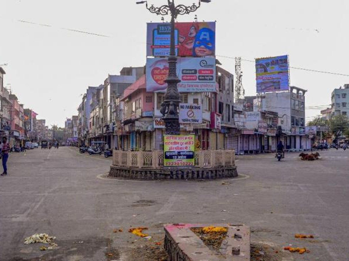 UP: रविवार को लॉकडाउन, बिना मॉस्क दूसरी बार पकड़े जाने पर लगेगा 10,000 रु. का जुर्माना