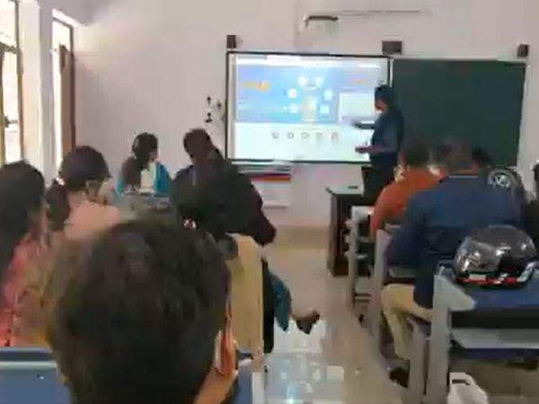 Uttar Pradesh : Yogi government changes picture of basic education, beats private schools