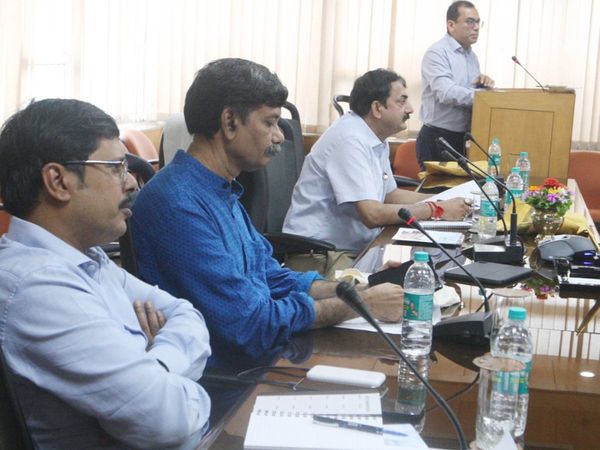 scholars from world expresse their views on uttar pradesh development