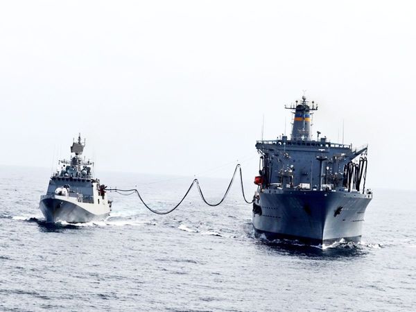 Indian warship INS Talwar fueled from US Navy tanker in Arabian Sea