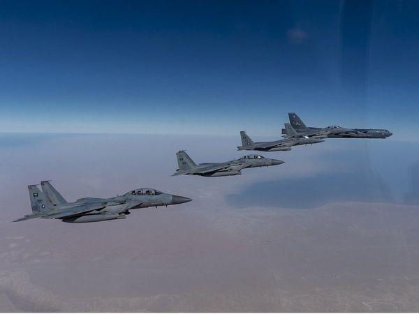 अभी खत्‍म नहीं हुआ खेल! अफगानिस्‍तान में तालिबान को निशाना बनाने को अमेरिका ने भेजे बी-52 बमवर्षक