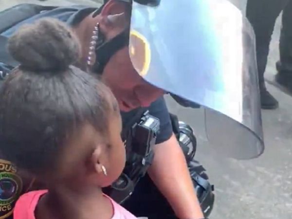 'क्‍या आप हमें शूट करने जा रहे हैं?', अमेरिका में मासूम का सवाल, कुछ ऐसा रहा पुलिस का रिएक्‍शन, [Video]