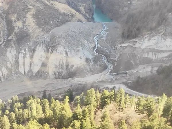 उत्‍तराखंड: तीन फुटबॉल मैदान के बराबर है रैणी गांव के ऊपर बनी झील की लंबाई, बन सकता है बड़ा खतरा