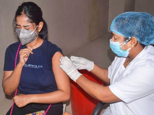 Male are ahead in vaccination in UP than women