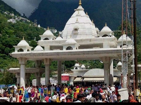 Vaishno Devi temple got 1,800 kg of gold  in 2o years 