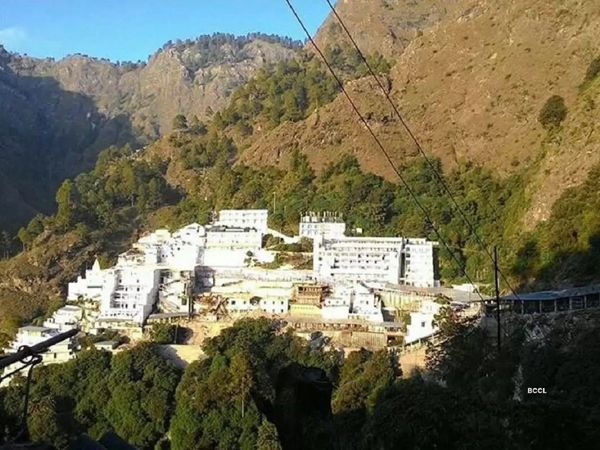 वैष्‍णो देवी के श्रद्धालुओं को अब स्‍पीड पोस्‍ट से मिलेगा प्रसाद, श्राइन बोर्ड ने किया डाक विभाग से करार