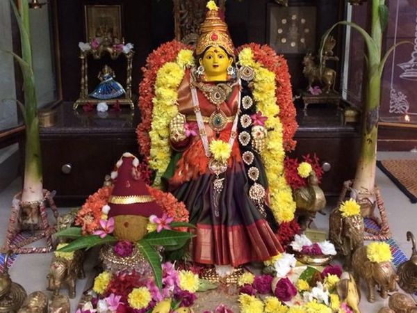 varalakshmi vratham 2020 on last friday of sawan shravan month pooja vidhi vrat katha in hindi for dhan money prosperity