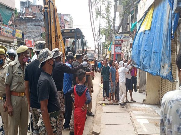 Bulldozer roared on encroachment in Varanasi