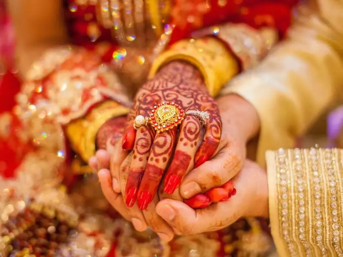 Vastu Tips For Marriage: वैवाहिक जीवन में आए दिन होती है कलह तो वास्तु के इन नियमों का करें पालन