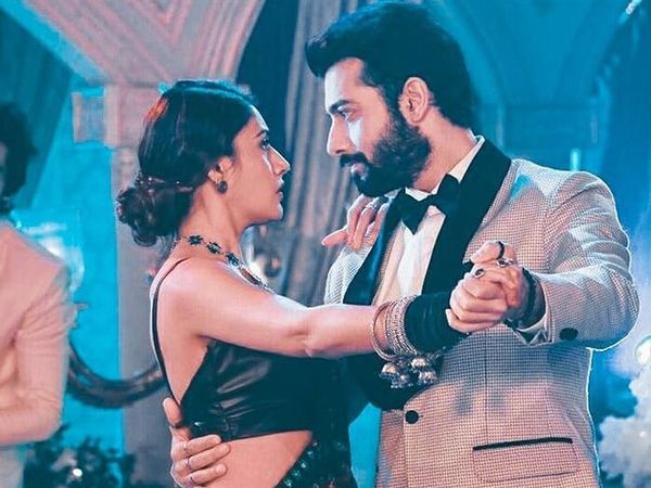 Surbhi Chandna aka Bani fights against Veer Sharad Malhotra mother in Naagin 5