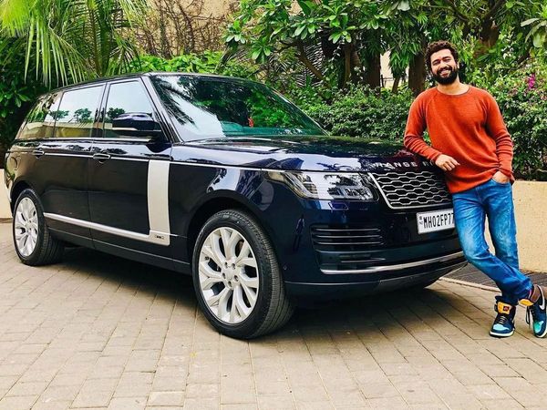 Vicky Kaushal luxury car Land Rover Range Rover 3.0 Vogue worth 2 crore
