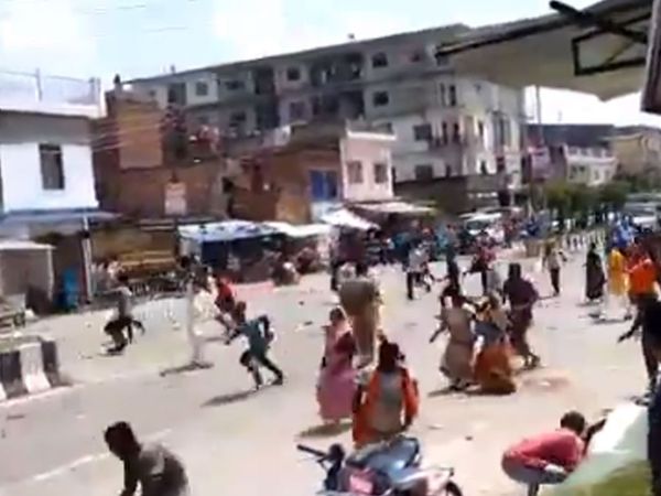 Clash between villagers and police in Ballia UP 12 injured including six police personnel