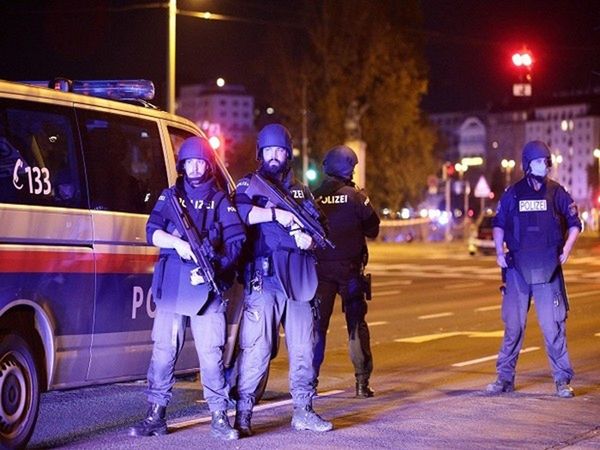 Seven die in shooting at Vienna synagogue