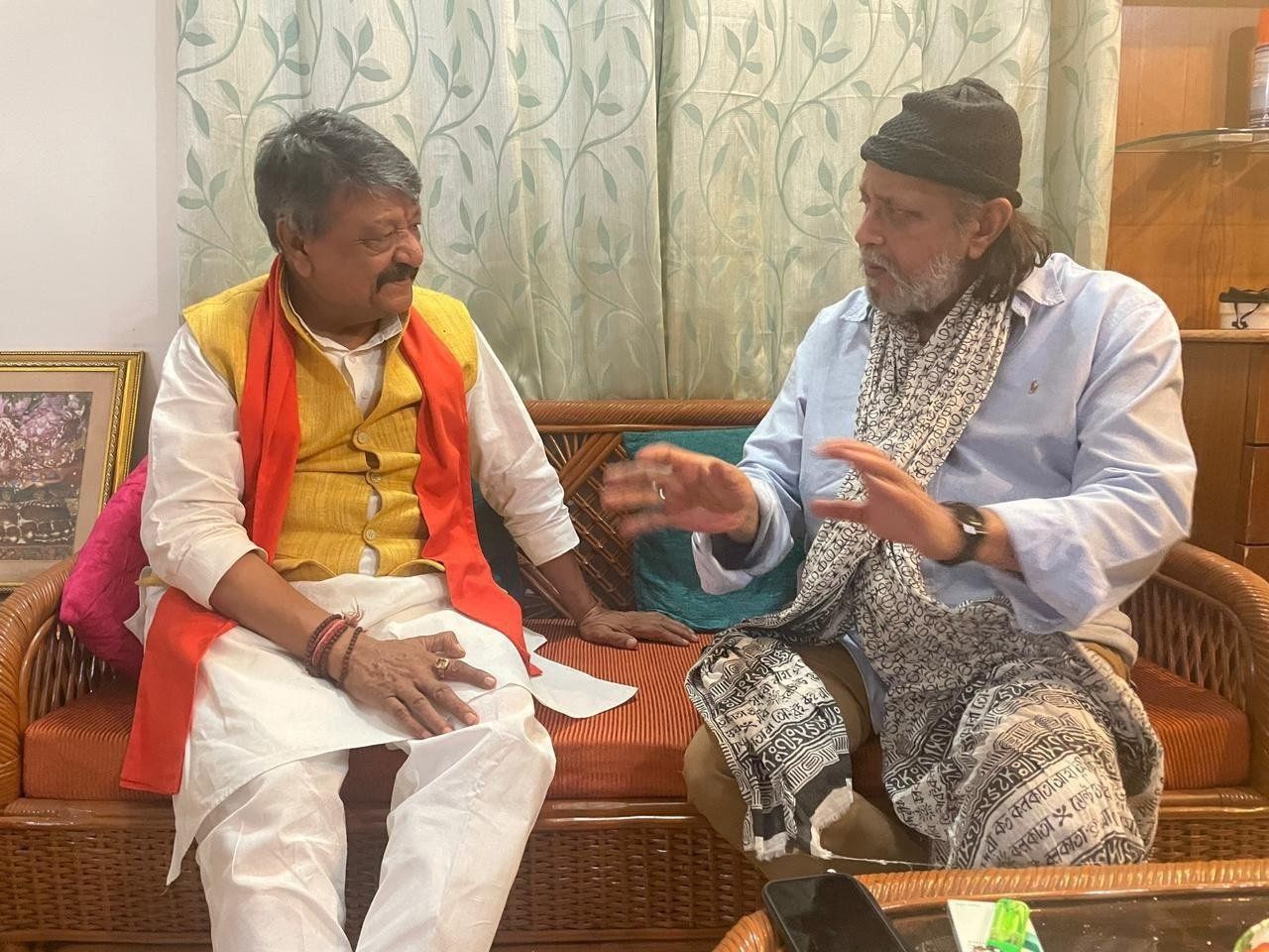 पश्चिम बंगाल में ऊफान पर सियासी पारा, PM मोदी की मेगा रैली में शामिल होंगे मिथुन 'दा', क्या हैं इसके मायने?