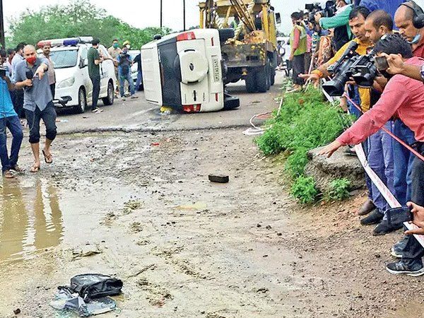 SP leader Abhishek Som from Meerut filed a PIL in Vikas Dubey's 'fake encounter' in High Court