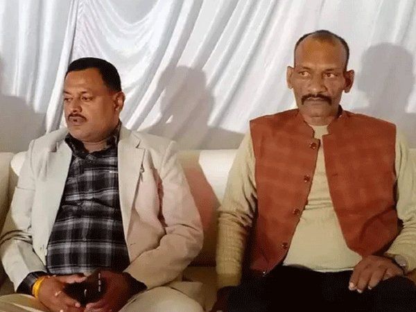 Vikas Dubey's aide absconding Gudden Trivedi and his driver caught in Thane