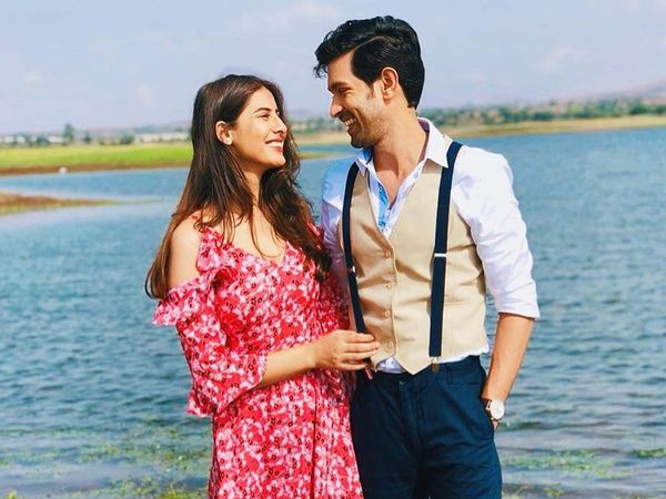 Vikrant Massey Roka: दीपिका पादुकोण के 'छपाक' एक्टर का हुआ रोका, गर्लफ्रेंड के साथ शादी को लेकर कही ये बात