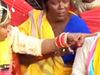 Viral Video A angry Bride Slaps Groom For Chewing Tobacco During Their Wedding Ceremony