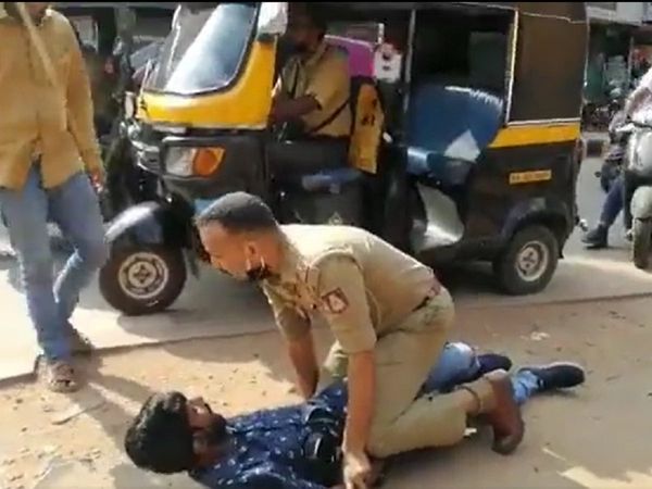 पुलिसकर्मी ने फिल्‍मी स्‍टाइल में पकड़ा मोबाइल चोर, जमीन पर पटककर धर दबोचा, वायरल हो रहा वीडियो