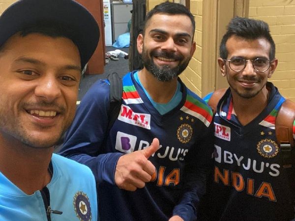 Virat Kohli with Mayank Agarwal and Yuzvendra Chahal