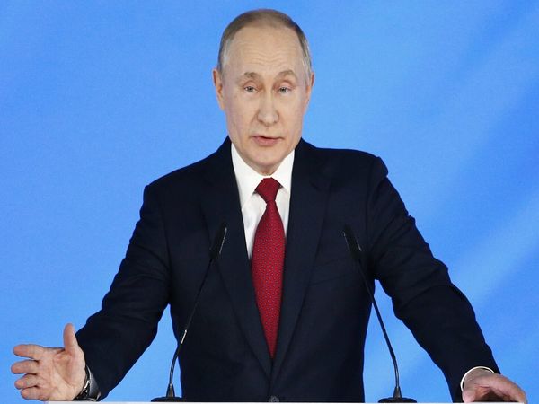 क्या रूस के राष्ट्रपति व्लादिमीर पुतिन पार्किंसन रोग का कर रहे हैं सामना, राष्ट्रपति पद छोड़ने की अटकलें