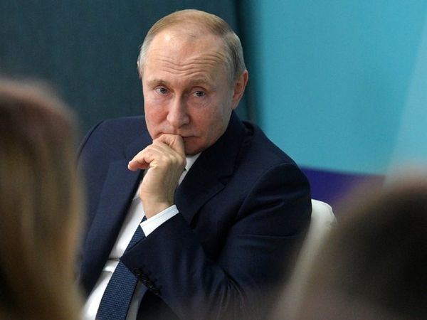 अरबों का महल! 800 डॉलर का ट्वायलेट ब्रश! तो रूस में इसलिए हो रहा पुतिन का विरोध?