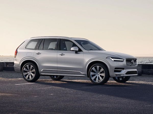 Volvo ने लॉन्च की नई SUV XC90, कीमत जानकर उड़ जाएंगे होश