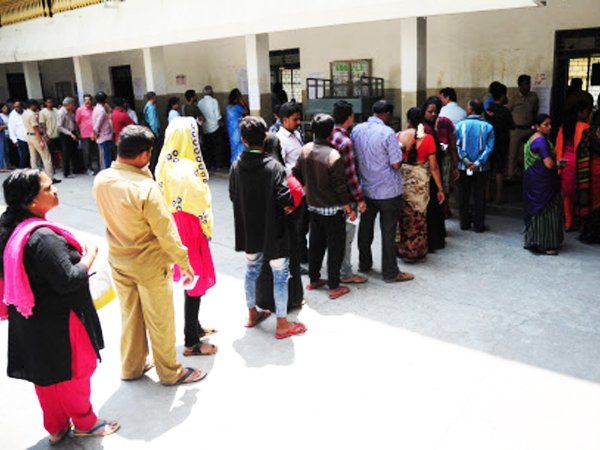 Bihar Voting:दूसरे चरण में पड़े 53.51 फीसदी वोट, तेजस्वी सहित कई प्रत्याशियों की किस्मत ईवीएम में कैद