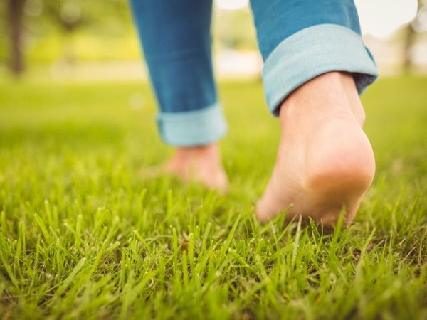 benefits of eating with hands, advantages of eating food with hands, disadvantage of eating food with hands, benefits of eating food with spoon, eating with hands or spoon