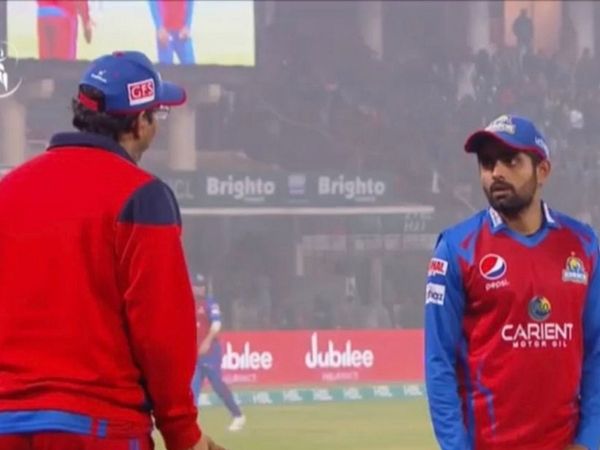 wasim akram scolded babar azam video
