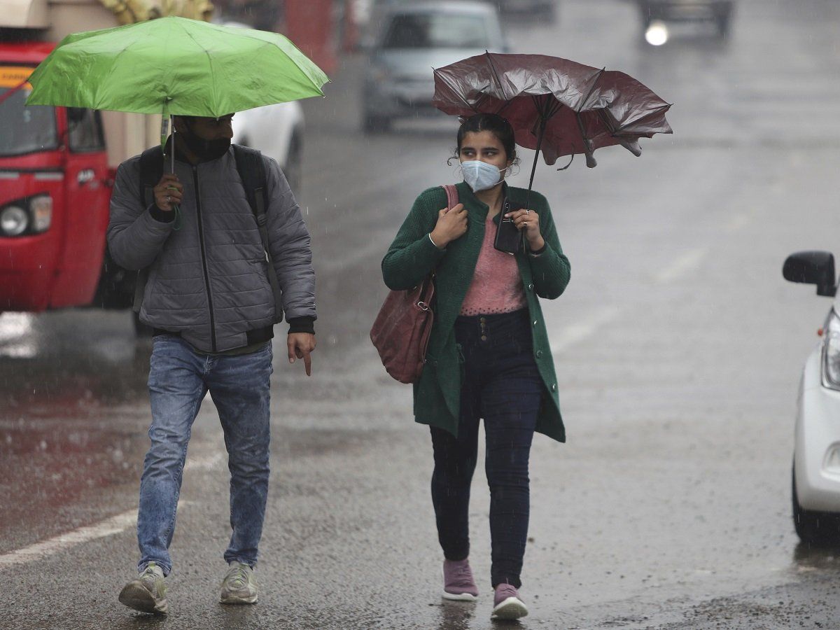 Weather Today, Jan 12: दिल्ली-UP के कई हिस्सों में छाया रहेगा कोहरा, आज इन जगहों में हो सकती है बारिश