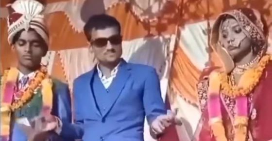 Funny Video: Man did something like this with bride and groom on stage, seeing the video will say- ‘Brother has made fun’, Wedding viral Video Bride Groom Funny Video Goes viral on Social Media