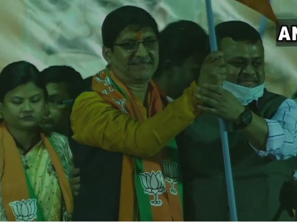 बंगाल में 'दीदी' को एक और झटका, सौमेन्‍दु अधिकारी सहित TMC के कई नेताओं ने छोड़ी पार्टी, थामा BJP का दामन