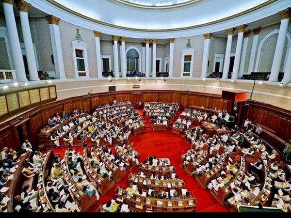 West Bengal Elections 2021: बंगाल की सियासत में गोली बोली और गाली, लड़ाई 118 की