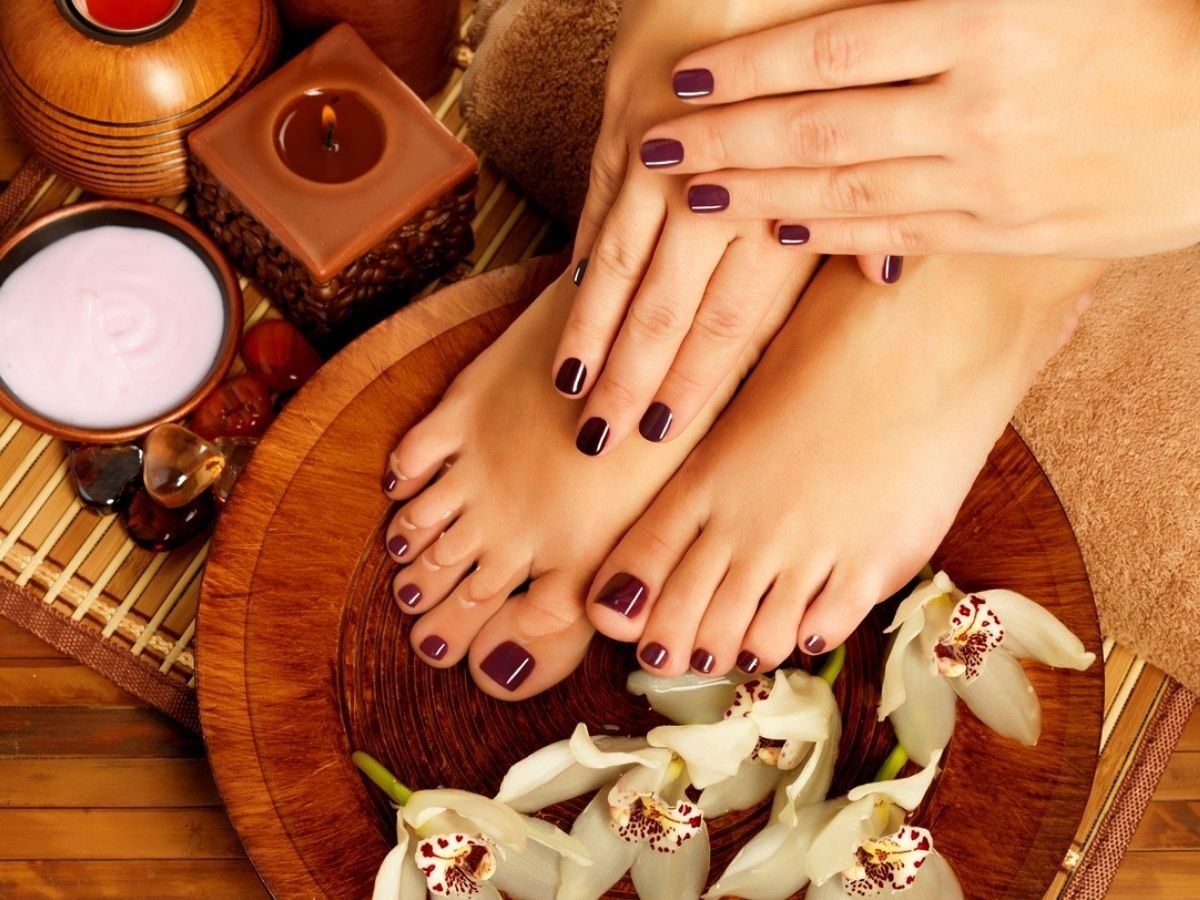Winter Foot Care Tips: ठंड के मौसम में परेशान करती है फटे पैरों की समस्या, देखें कैसे करें केयर