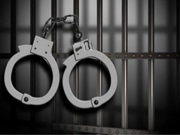 woman cheating people