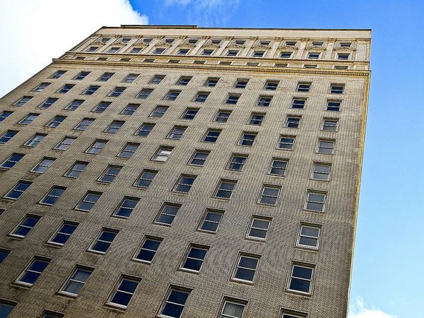 woman jumped from 11th floor with infant son