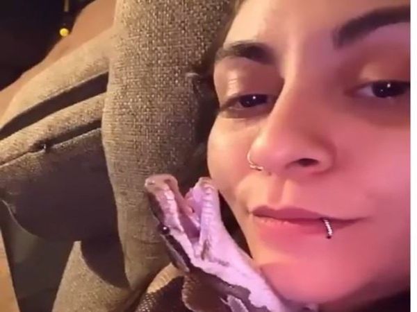 Snake Viral Video Woman Kiss to Pet Snake Viral Video Hindi