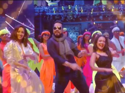Still from song Sawan Mein Lag Gayi Aag Still from song Sawan Mein Lag Gayi Aag