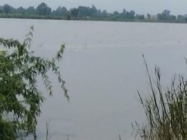 Flood like situation in greater noida many villages 