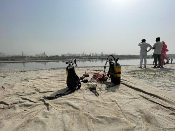 Delhi, Yamuna River, children, Jaipur khadar