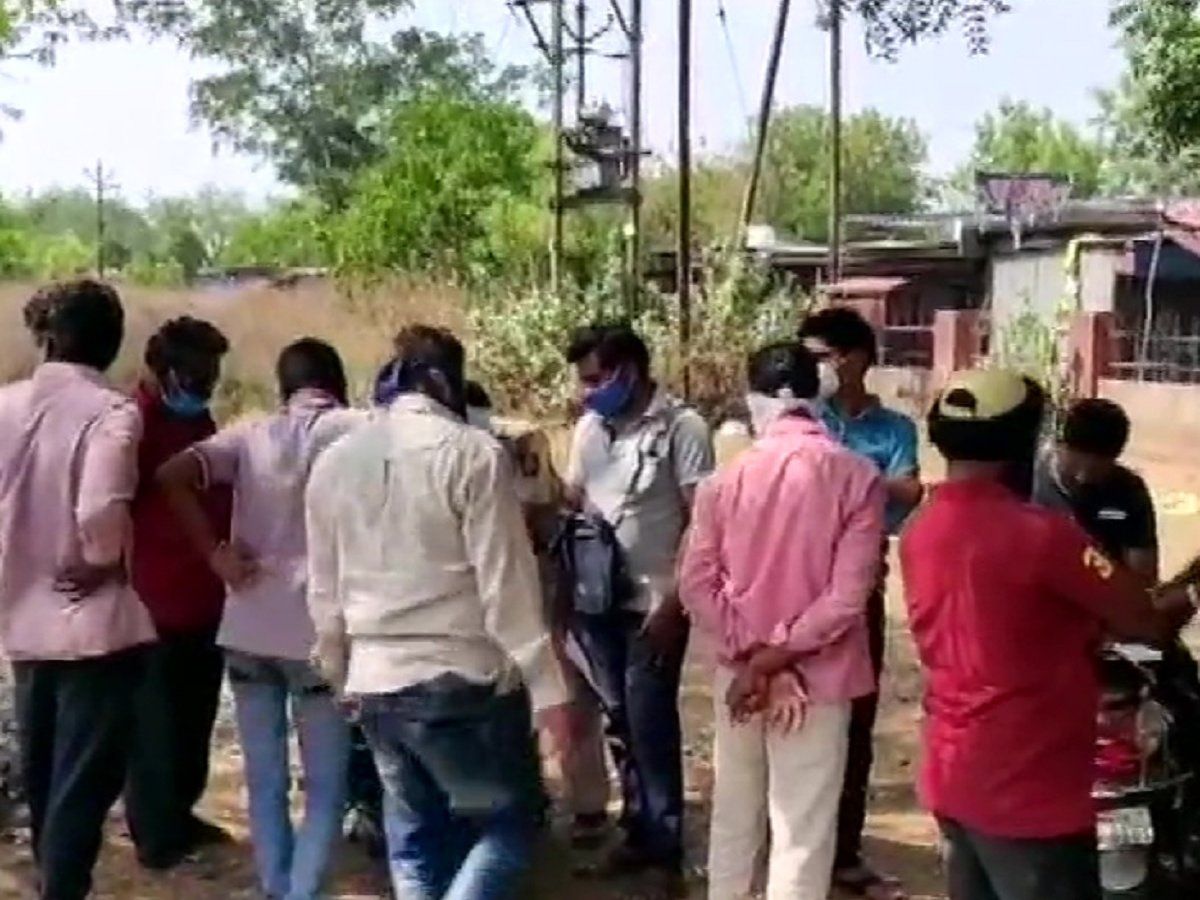 कोरोना संकट के बीच महाराष्ट्र में बड़ी घटना, शराब न मिली तो सैनिटाइजर ही पी गए, 7 लोगों की गई जान