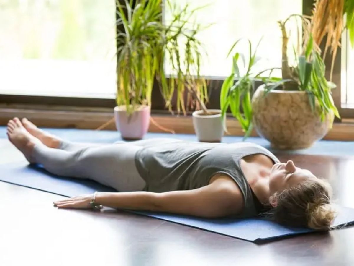 Yoga For Exhaustion: आराम करके भी दूर नहीं हो रही थकान व तनाव? इन योगासन से चुटकियों में मिलेगा आराम