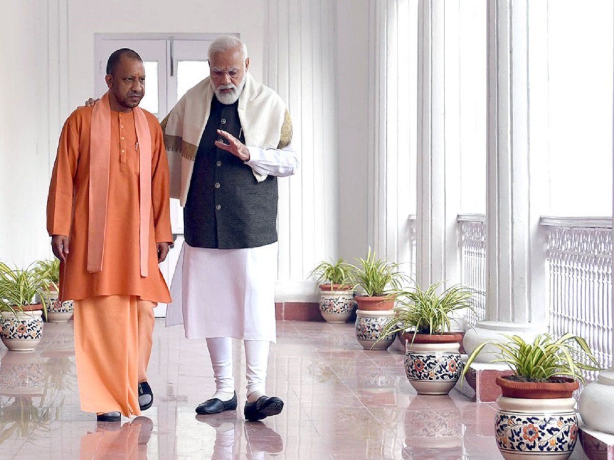 'जिद है एक सूर्य उगाना है'; इन लाइनों के साथ CM योगी ने किया PM मोदी के साथ तस्वीरों को शेयर, क्या संदेश देने की है कोशिश?