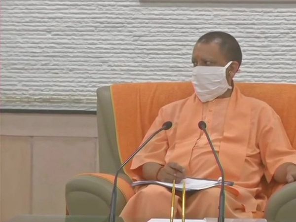 'लव जिहाद' कानून पर 104 पूर्व IAS अफसरों ने CM योगी को लिखी चिट्ठी, कहा- निर्दोषों को किया जा रहा परेशान